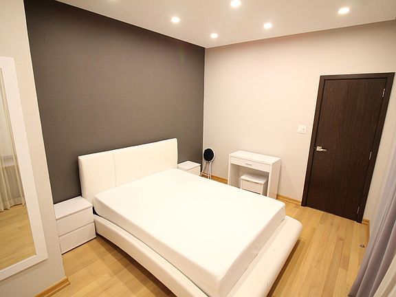 2nd image of 3045 Ocean Pkwy #30