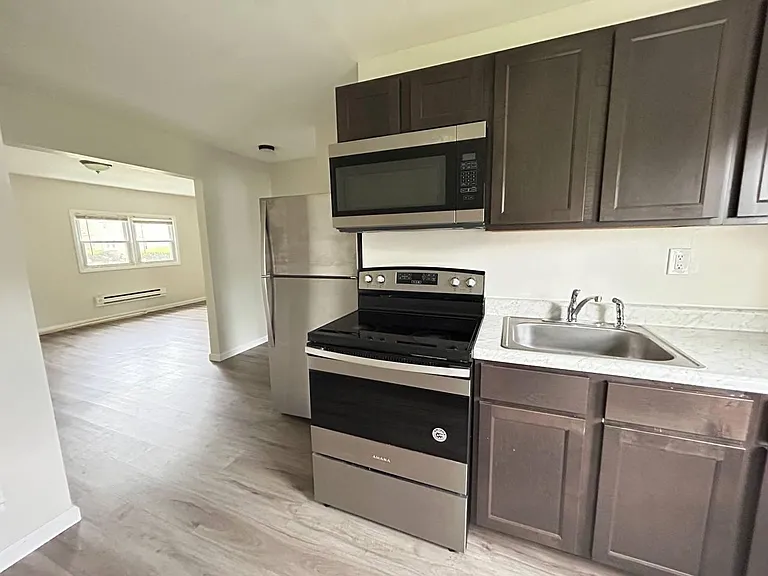 16 Lake St #2C — Photo 17