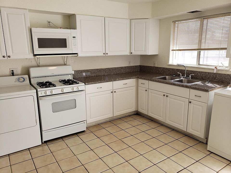 2nd image of 207 George Pl