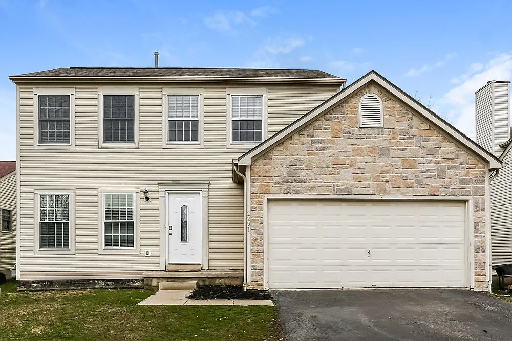 4 bed, 2.5 bath, 1695 sqft, $2,465 — Photo 1