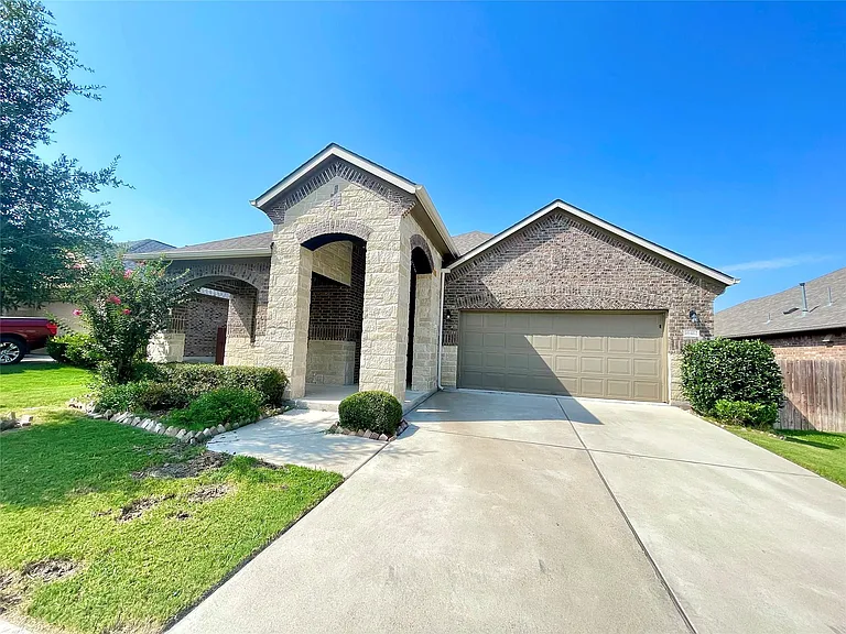 16412 Vescovo Ln — Photo 2