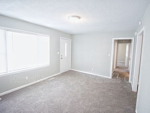 5th image of 10428 Oakland Ave