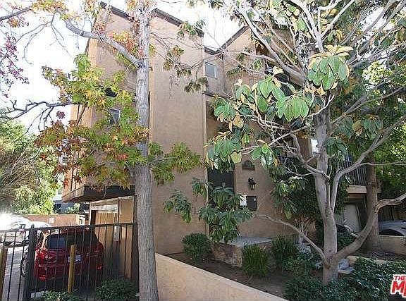 3rd image of 1626 N Formosa Ave #E