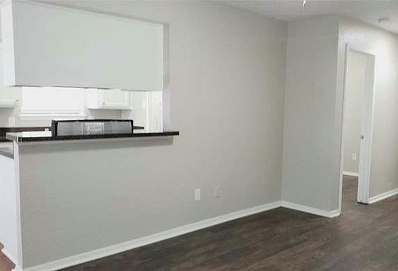 2nd image of 209 Roberts Cir APT A