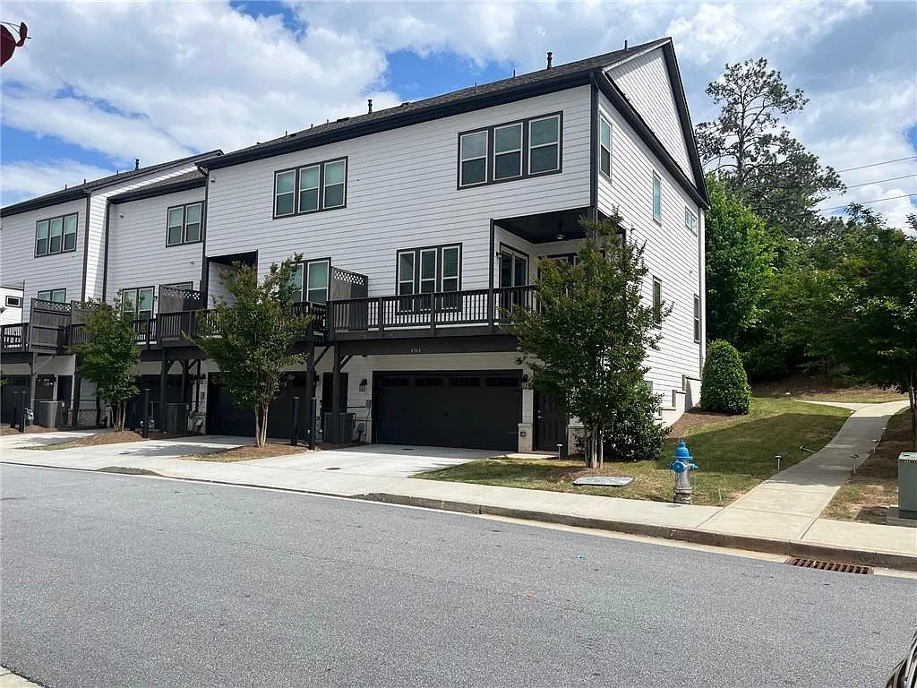 4 bed, 3.5 bath, 2673 sqft, $4,000 — Photo 4