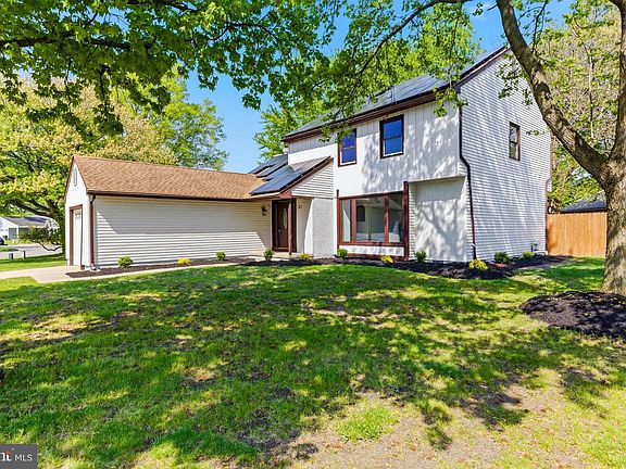 2nd image of 27 Gardenia Dr