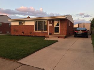 15669 Scott St, Southgate, MI 48195