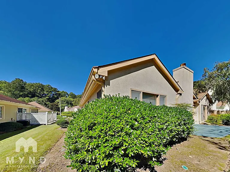 4601 Lake Village Dr — Photo 22