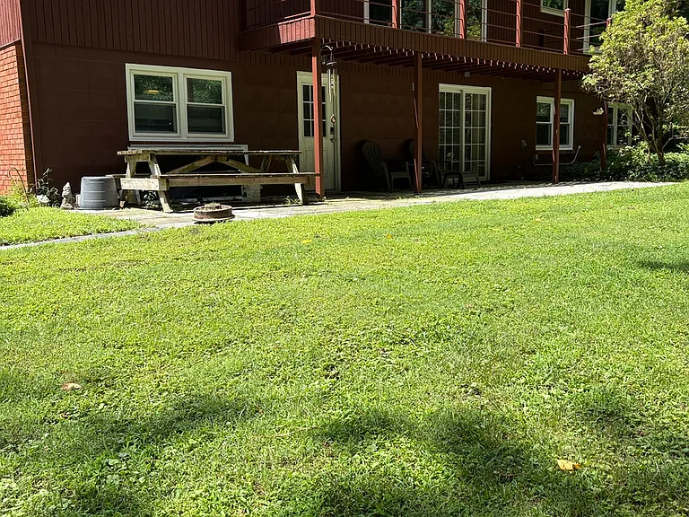 1004 Dixon Dr — Photo 1