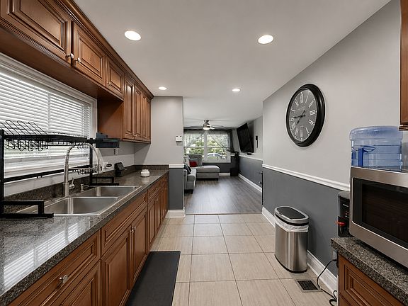 5th image of 16641 Paulina St
