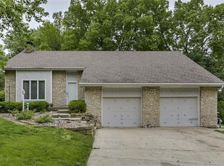 5602 NW Verlin Dr, Parkville, MO 64152