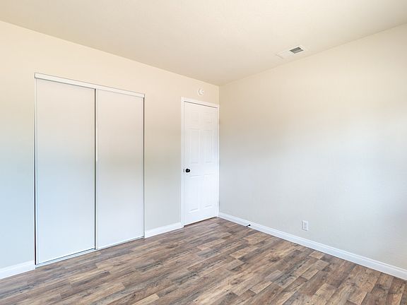 5th image of 17269 Parkvalley Ave