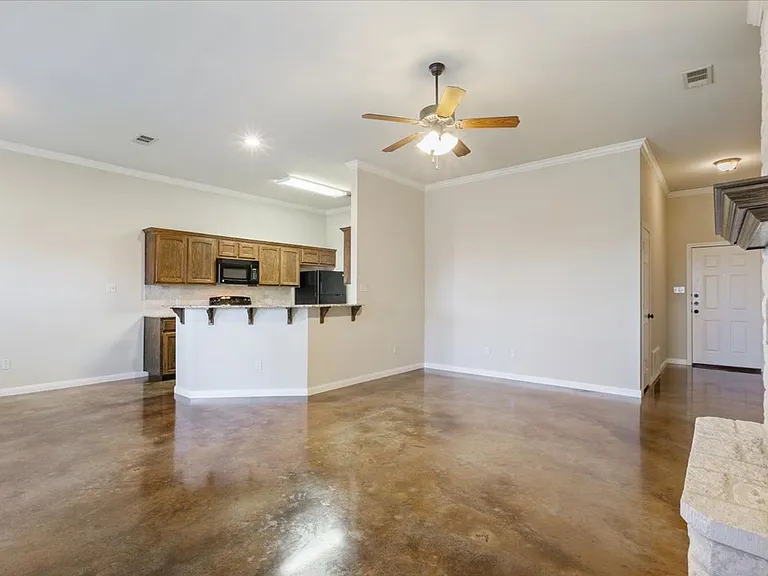 621 Monticello Cir — Photo 10
