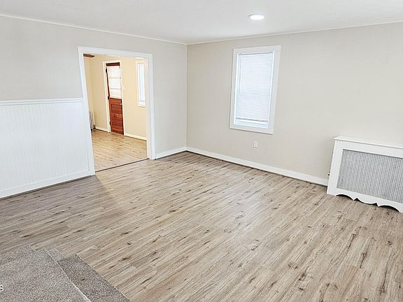 4th image of 304 Vine St