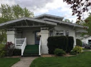 406 2nd St NW, State Center, IA 50247