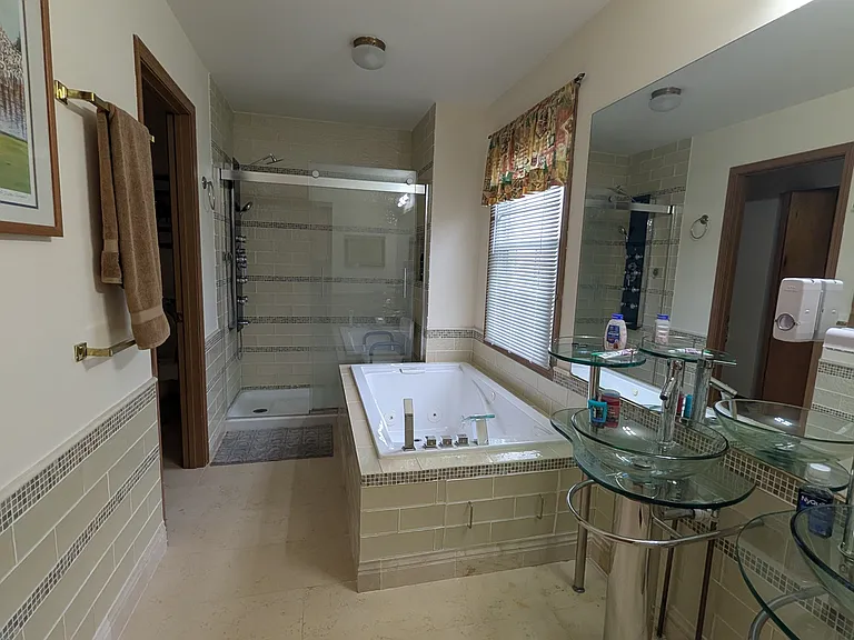 410 Orleans Ave — Photo 23