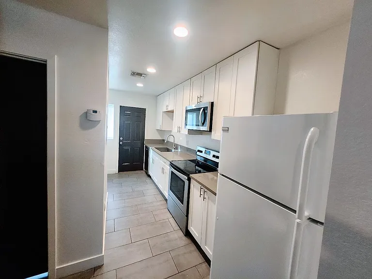 646 N 10th Ave — Photo 22