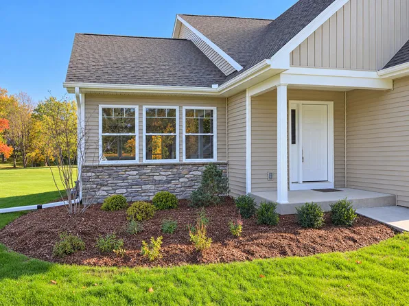 237 Markus Glen Dr, Plainwell, MI 49080