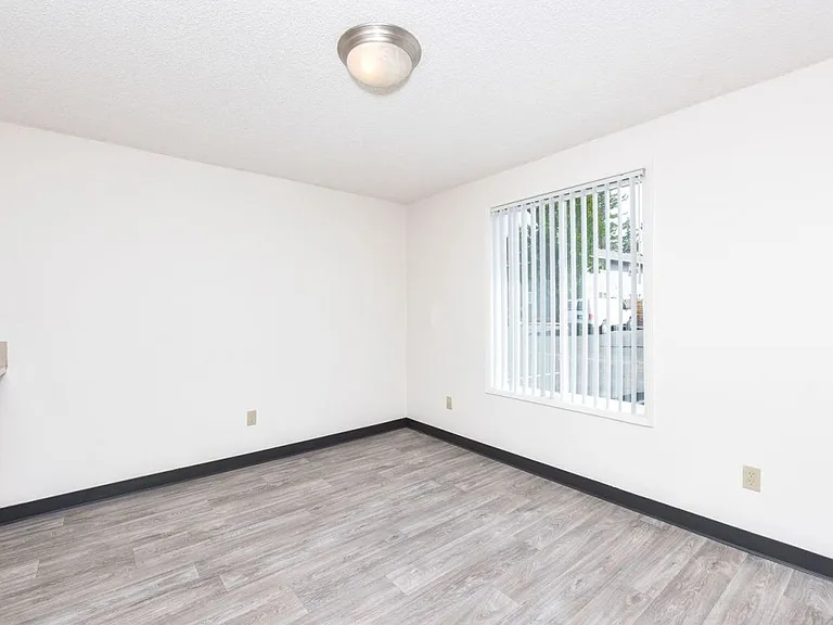 Wellington Court Townhomes — Photo 4