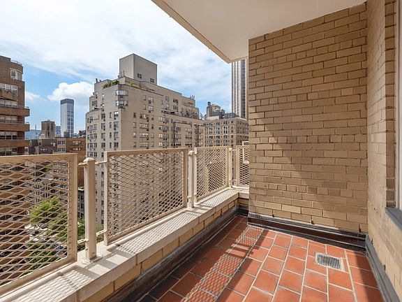 3rd image of 40 Park Ave APT 9C