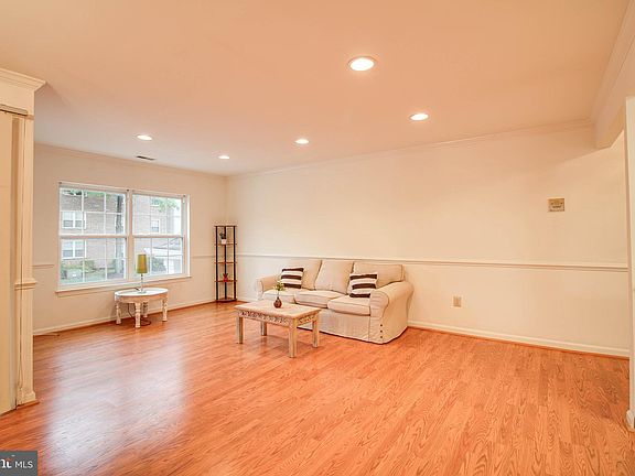 3rd image of 1 Ginford Pl Unit 204