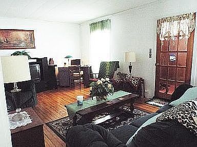 Living rm.-attached mudroom