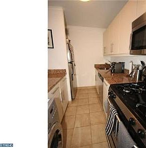 4th image of 219-29 S 18th St #1222