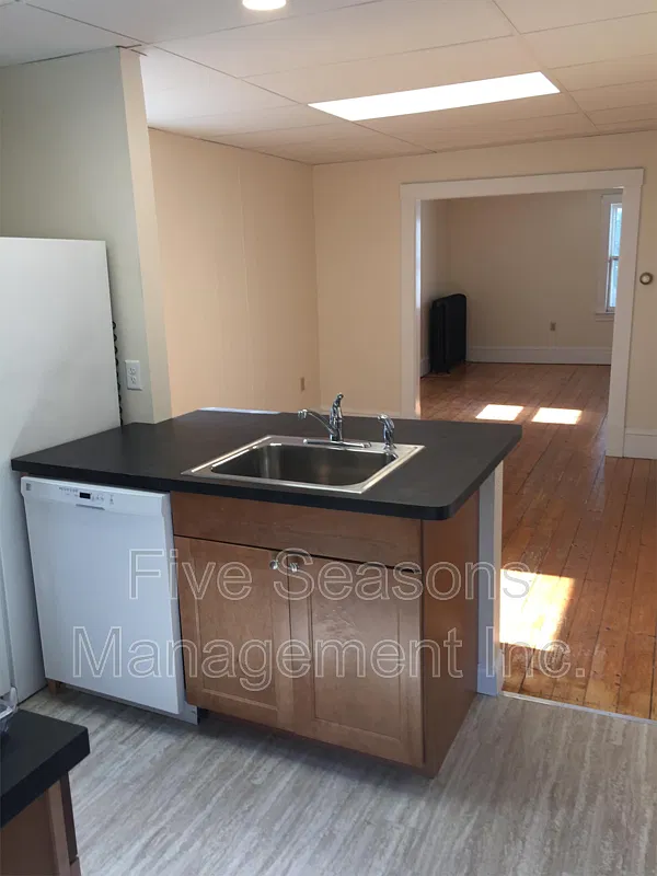 2 bed, 1.0 bath, 750 sqft, $2,200 — Photo 3