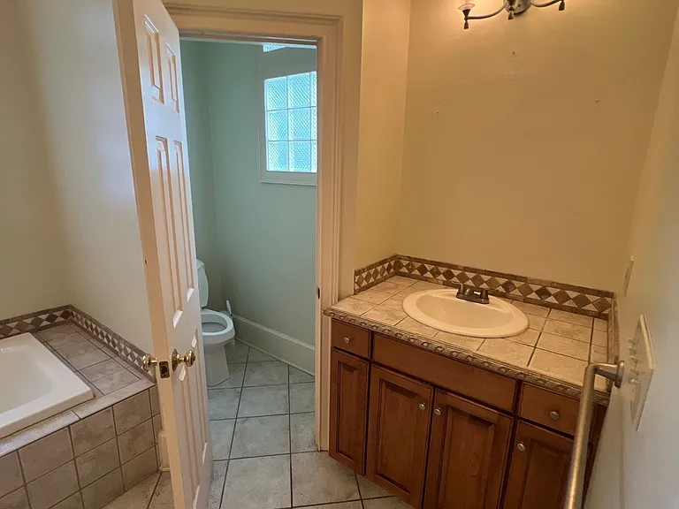 702 Cloverdale Rd — Photo 22