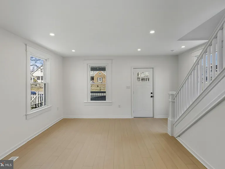 507 Washburn Ave — Photo 9