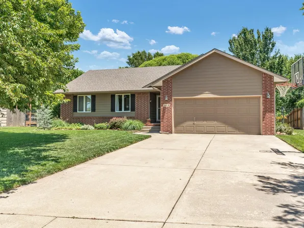 2418 N Pine Grove St, Wichita, KS 67205