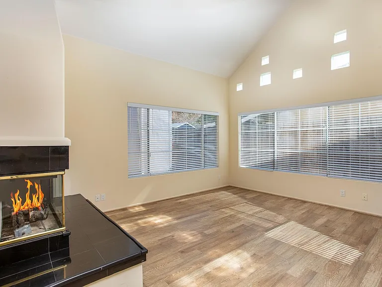 2432 De La Vina St #A — Photo 4