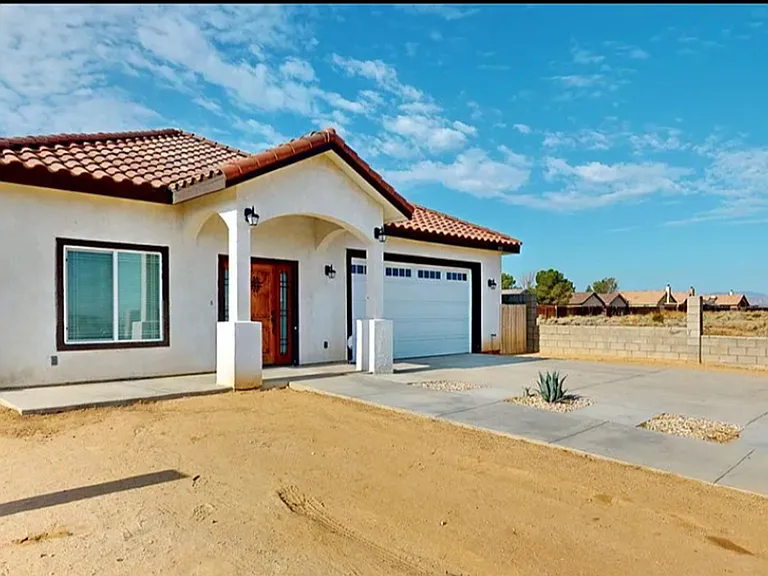 8332 Rea Ave — Photo 1