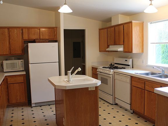 5th image of 13401 NE 28th St Unit 12