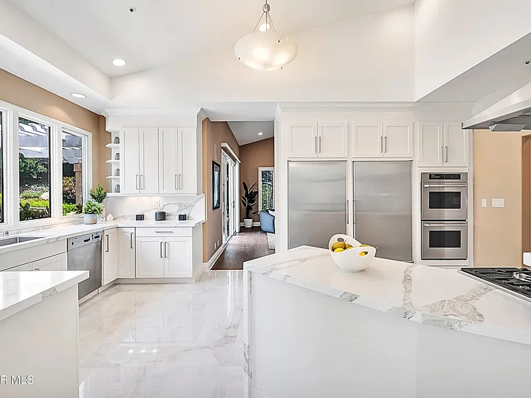 1687 Castlebridge Ct — Photo 18