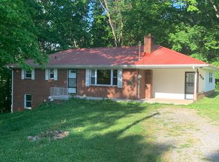 989 Burchfield Rd, Dandridge, TN 37725