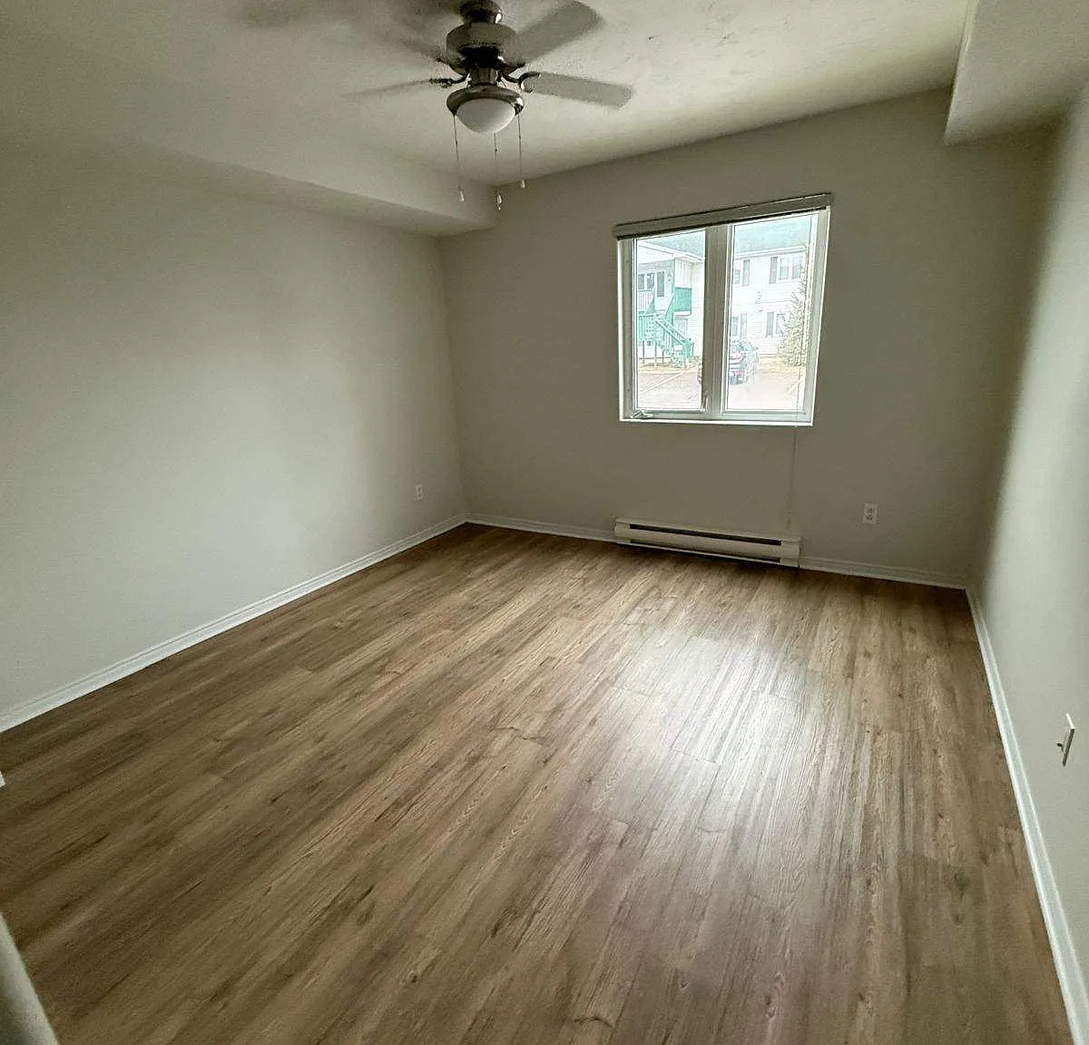186 Mapleton Rd — Photo 2