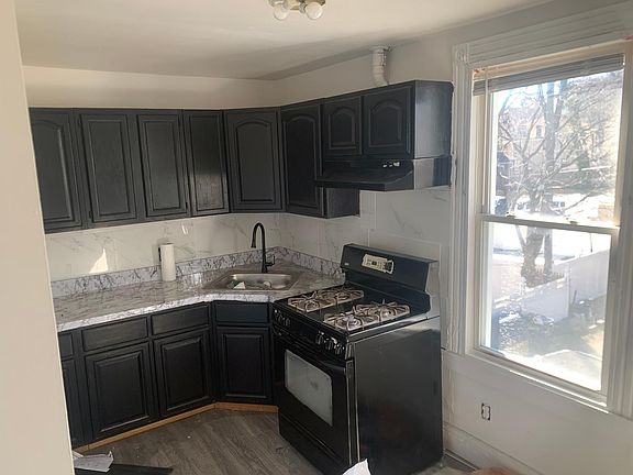 2nd image of 43 Carlton St Floor 2
