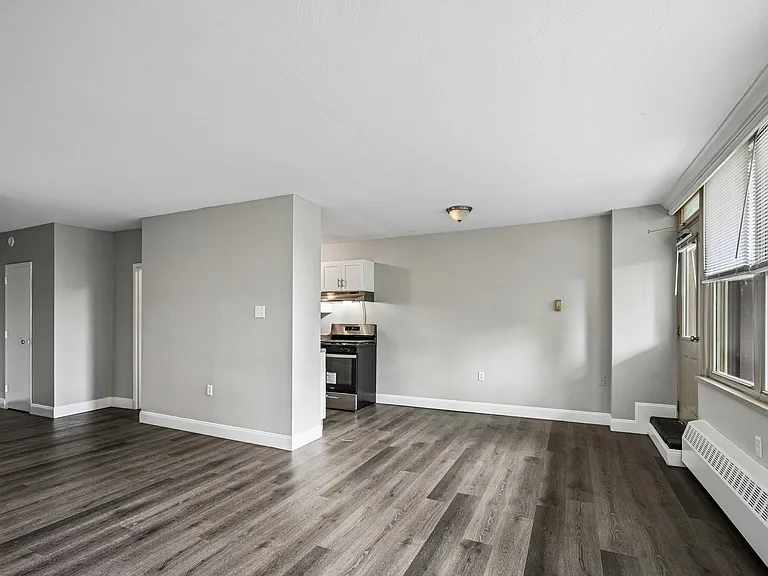 Bryn Mawr Apartments — Photo 12
