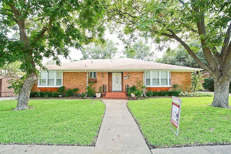 1st image of 818 Branch Dr