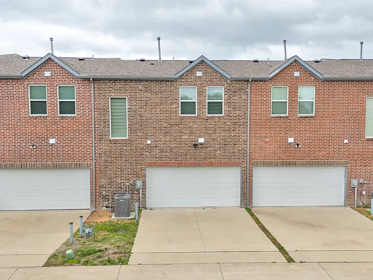 6043 Rivendell Dr — Photo 39