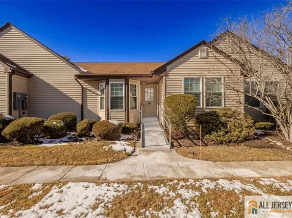 133 Concordia Cir #C, Monroe Township, NJ 08831