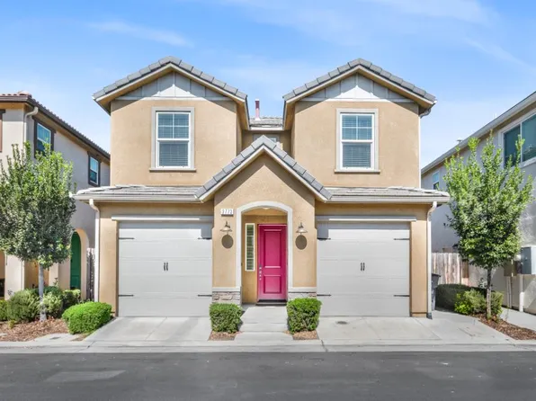 3773 Friendship Ln, Clovis, CA 93619