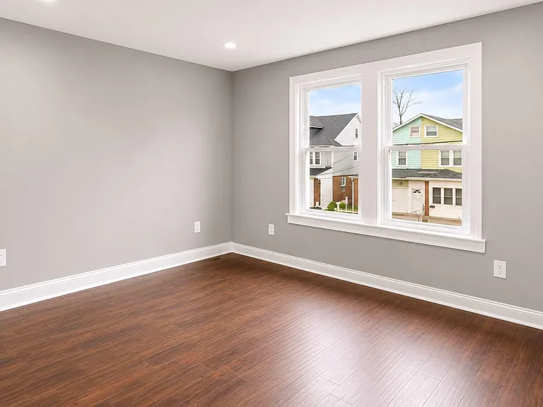 209 Woodlawn Ave — Photo 12