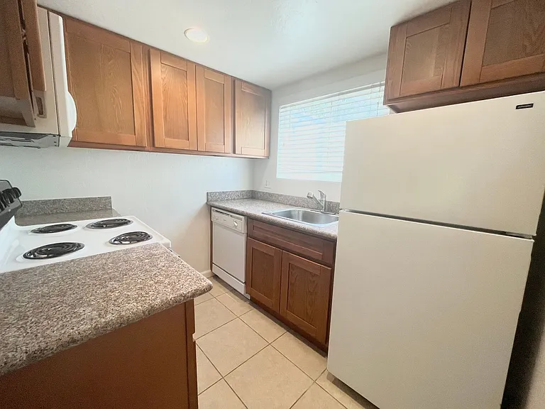2206 V St #12 — Photo 4