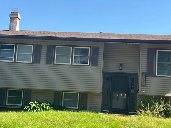 4725 N Harrison St, Davenport, IA 52806