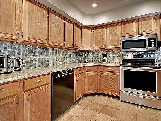 15 Jennifer Ct — Photo 2