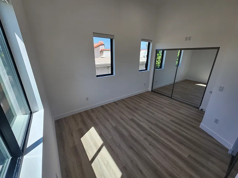 6061 Fulton Ave #8 — Photo 6