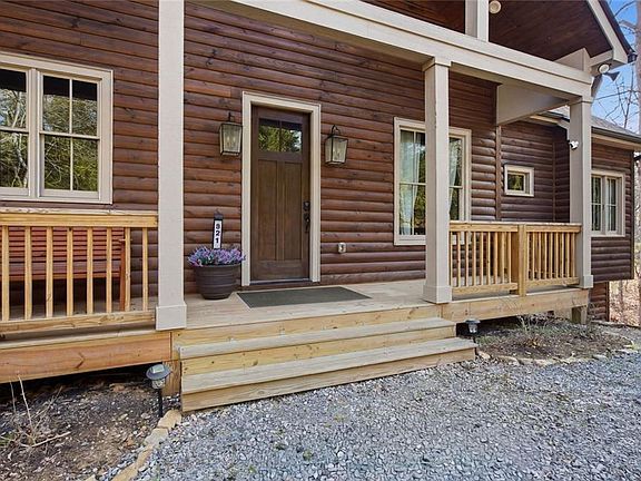 2nd image of 821 Echo Rd