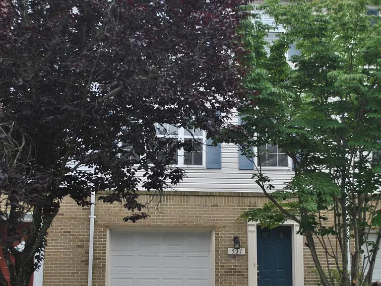 537 Highland Towne Ln — Photo 1